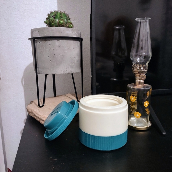 Vintage Turquoise & White 6oz Aladdin Thermos - Picture 7 of 11